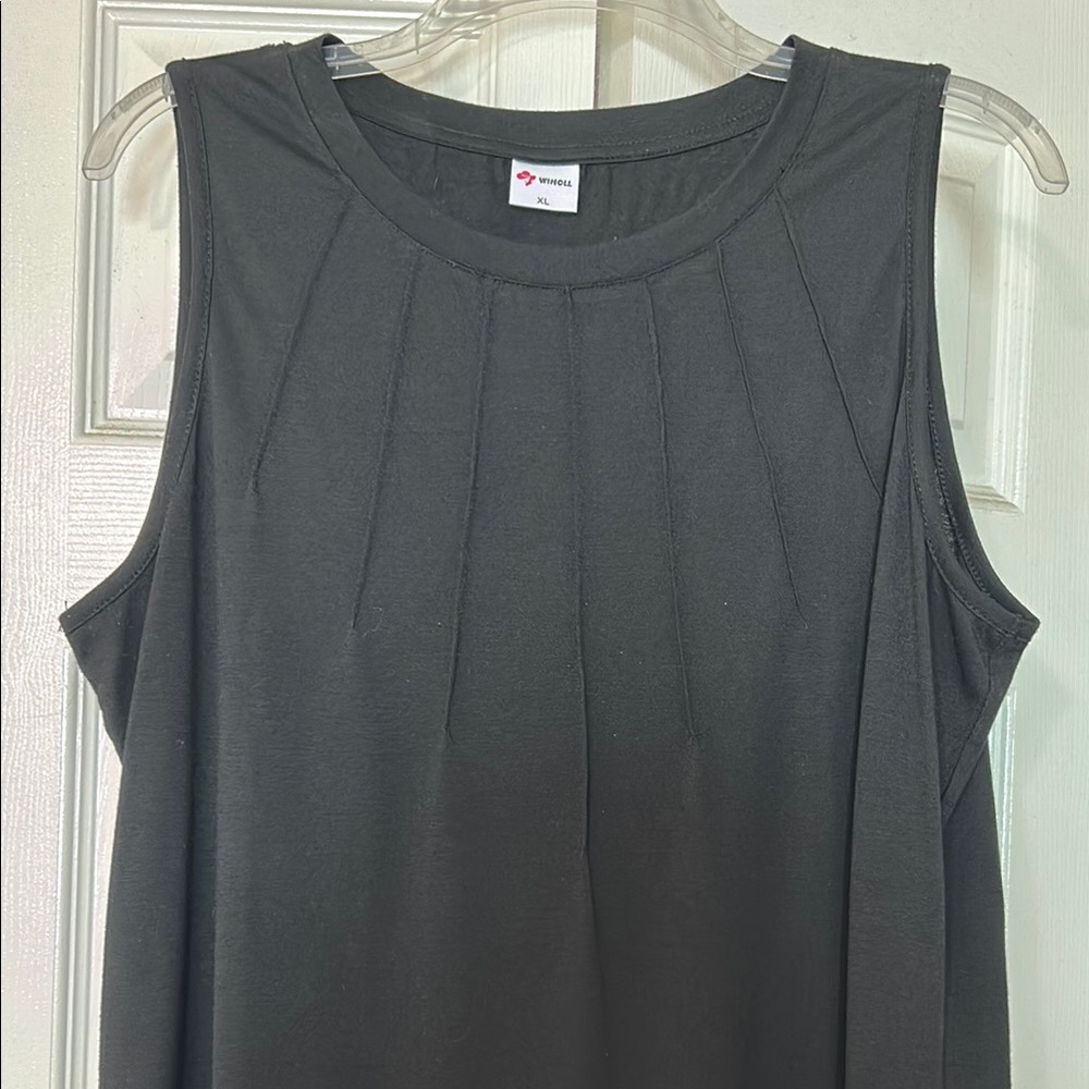 Women's Black Sleeveless Top